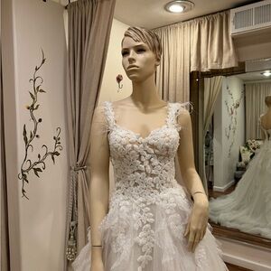 Sweetheart Silhouette Sheer Lace Wedding Dress